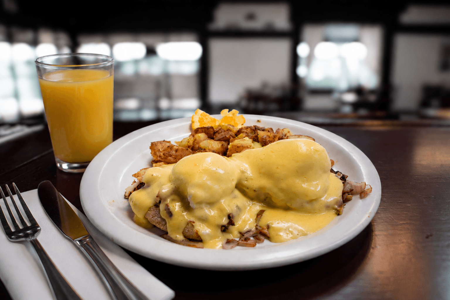 TRADITIONAL EGG BENEDICT